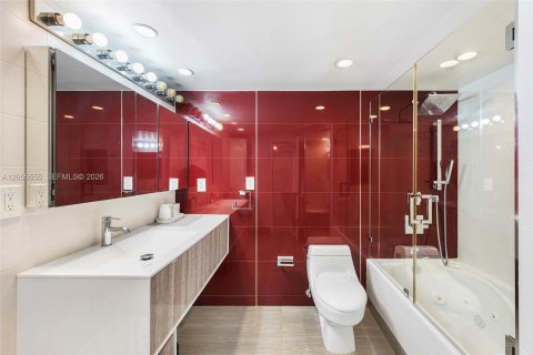 Condo in Miami Beach, Florida, 2 bedrooms  № 2172121 - photo 15