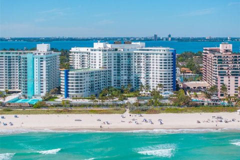 Condo in Miami Beach, Florida, 2 bedrooms  № 2172121