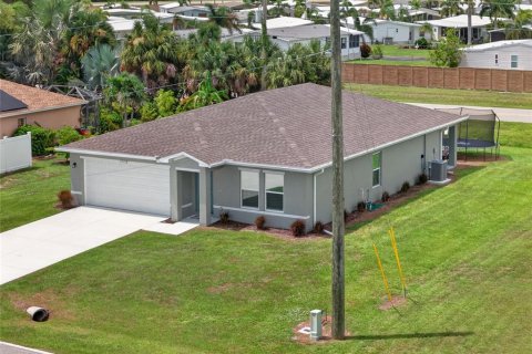 House in Punta Gorda, Florida 4 bedrooms, 153.75 sq.m. № 2294598 - photo 28