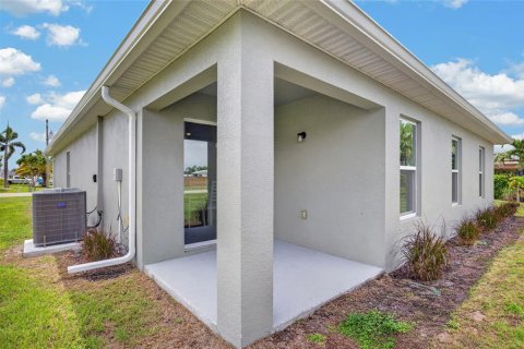 House in Punta Gorda, Florida 4 bedrooms, 153.75 sq.m. № 2294598 - photo 26