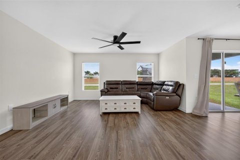 House in Punta Gorda, Florida 4 bedrooms, 153.75 sq.m. № 2294598 - photo 4