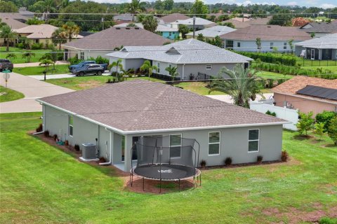 House in Punta Gorda, Florida 4 bedrooms, 153.75 sq.m. № 2294598 - photo 3