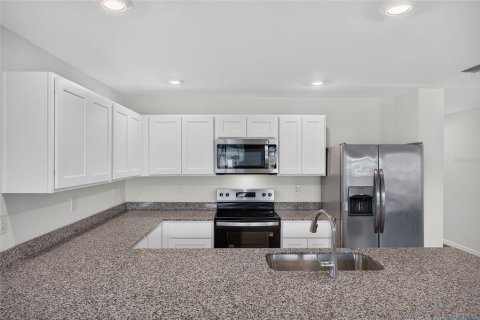 House in Punta Gorda, Florida 4 bedrooms, 153.75 sq.m. № 2294598 - photo 11