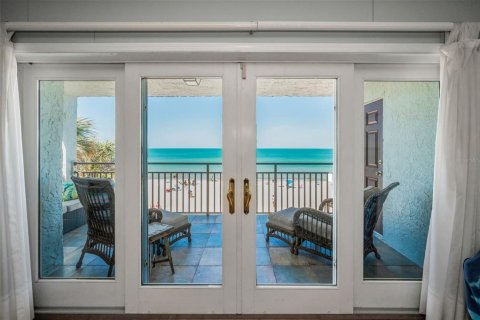 Condo in Indian Rocks Beach, Florida, 3 bedrooms  № 1899434 - photo 11