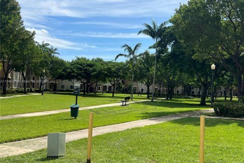 Condominio en alquiler en Cutler Bay, Florida, 2 dormitorios, 75.9 m2 № 1944083 - foto 12