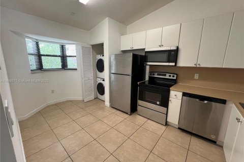 Condominio en alquiler en Cutler Bay, Florida, 2 dormitorios, 75.9 m2 № 1944083 - foto 2