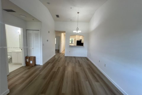 Condominio en alquiler en Cutler Bay, Florida, 2 dormitorios, 75.9 m2 № 1944083 - foto 1