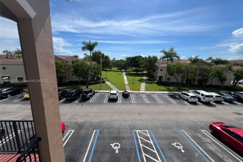 Condominio en alquiler en Cutler Bay, Florida, 2 dormitorios, 75.9 m2 № 1944083 - foto 13