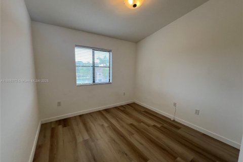 Condominio en alquiler en Cutler Bay, Florida, 2 dormitorios, 75.9 m2 № 1944083 - foto 5