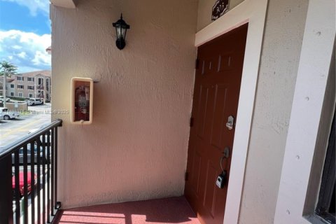 Condominio en alquiler en Cutler Bay, Florida, 2 dormitorios, 75.9 m2 № 1944083 - foto 10