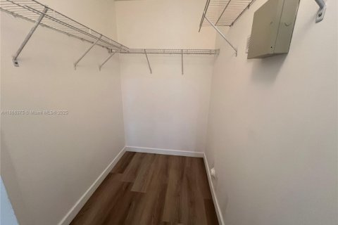 Condominio en alquiler en Cutler Bay, Florida, 2 dormitorios, 75.9 m2 № 1944083 - foto 9