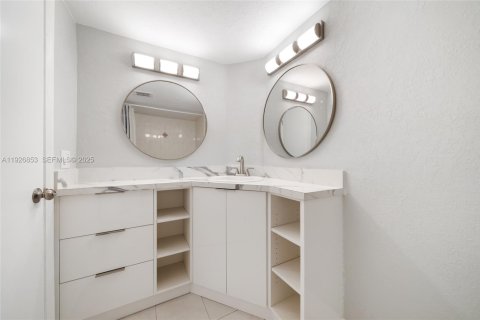 Снять в аренду квартиру в Майами, Флорида 1 спальня, 83.43м2, № 1985922 - фото 11