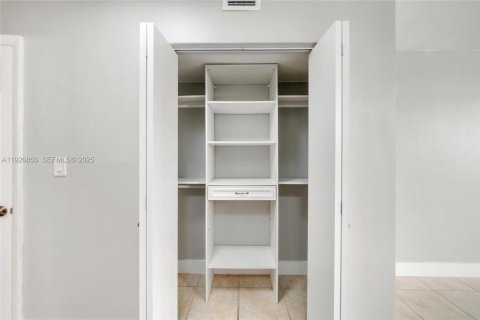 Снять в аренду квартиру в Майами, Флорида 1 спальня, 83.43м2, № 1985922 - фото 10