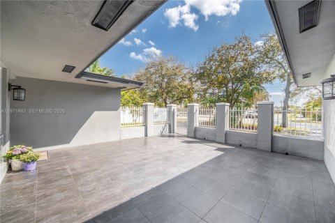 Villa ou maison à louer à Fort Lauderdale, Floride: 3 chambres, 169.36 m2 № 2042264 - photo 4