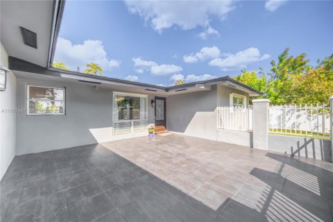 Villa ou maison à louer à Fort Lauderdale, Floride: 3 chambres, 169.36 m2 № 2042264 - photo 3