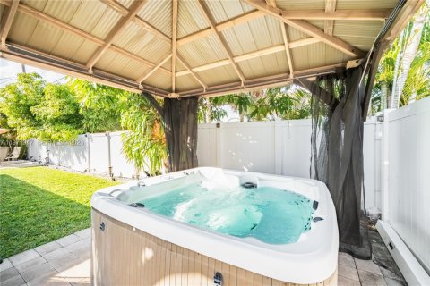 Villa ou maison à louer à Fort Lauderdale, Floride: 3 chambres, 169.36 m2 № 2042264 - photo 23