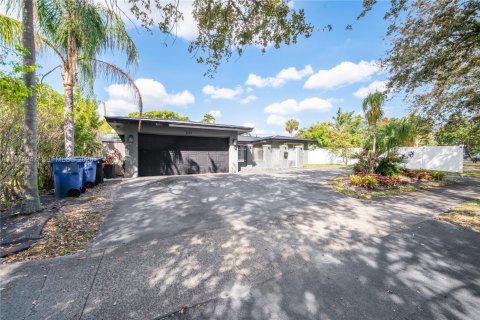 Villa ou maison à louer à Fort Lauderdale, Floride: 3 chambres, 169.36 m2 № 2042264 - photo 2