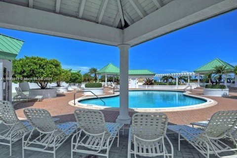 Condominio en venta en Sunny Isles Beach, Florida, 2 dormitorios, 160.72 m2 № 1842709 - foto 20