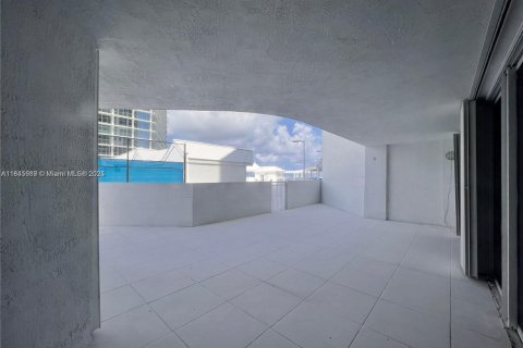 Condominio en venta en Sunny Isles Beach, Florida, 2 dormitorios, 160.72 m2 № 1842709 - foto 4
