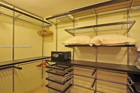 Condominio en venta en Sunny Isles Beach, Florida, 2 dormitorios, 160.72 m2 № 1842709 - foto 17