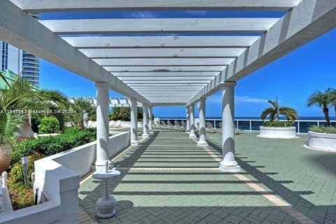 Condominio en venta en Sunny Isles Beach, Florida, 2 dormitorios, 160.72 m2 № 1842709 - foto 25