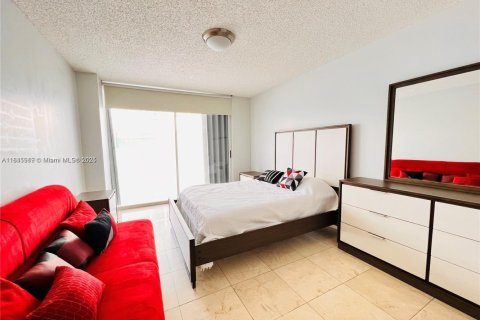 Condominio en venta en Sunny Isles Beach, Florida, 2 dormitorios, 160.72 m2 № 1842709 - foto 13