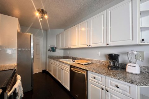 Condominio en venta en Sunny Isles Beach, Florida, 2 dormitorios, 160.72 m2 № 1842709 - foto 11