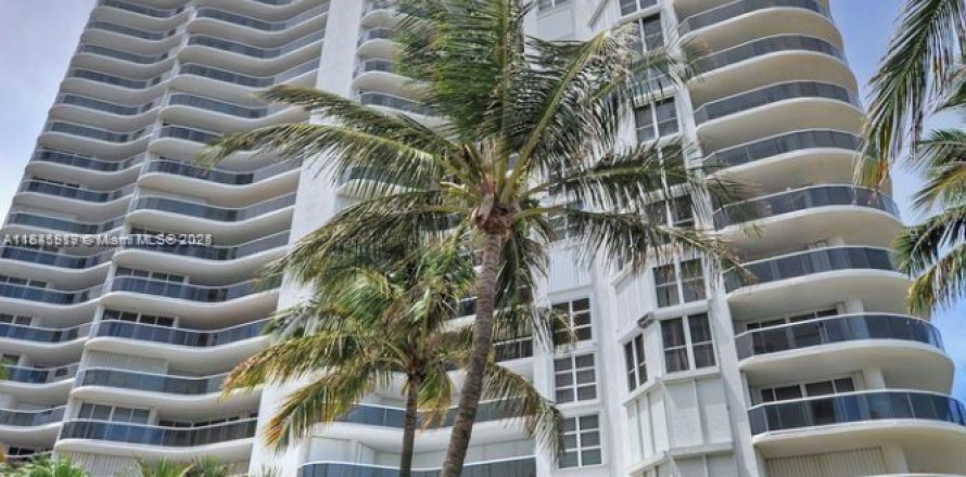 Condominio en Sunny Isles Beach, Florida, 2 dormitorios  № 1842709