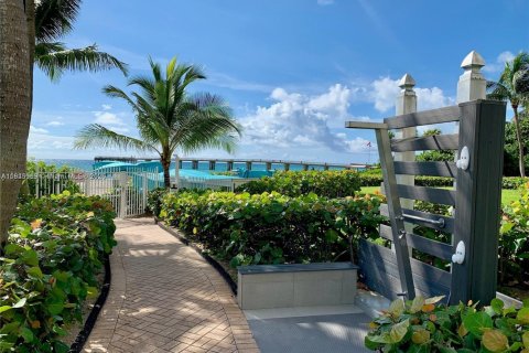 Condominio en venta en Sunny Isles Beach, Florida, 2 dormitorios, 160.72 m2 № 1842709 - foto 29
