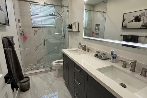House in Miramar, Florida 7 bedrooms, 368.45 sq.m. № 2181153 - photo 14