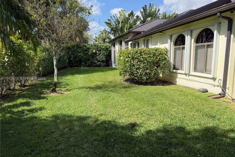 House in Miramar, Florida 7 bedrooms, 368.45 sq.m. № 2181153 - photo 8