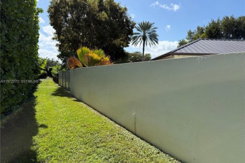 House in Miramar, Florida 7 bedrooms, 368.45 sq.m. № 2181153 - photo 9