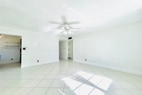 Copropriété à vendre à Tamarac, Floride: 2 chambres, 95.69 m2 № 2005711 - photo 2