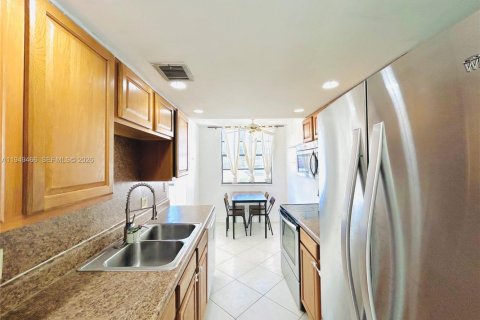 Copropriété à vendre à Tamarac, Floride: 2 chambres, 95.69 m2 № 2005711 - photo 4