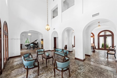 Villa ou maison à vendre à Miami, Floride: 6 chambres, 392.23 m2 № 2153027 - photo 10