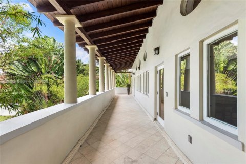 Villa ou maison à vendre à Miami, Floride: 6 chambres, 392.23 m2 № 2153027 - photo 27