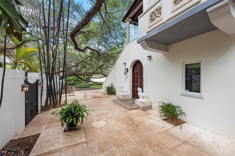 Villa ou maison à vendre à Miami, Floride: 6 chambres, 392.23 m2 № 2153027 - photo 6