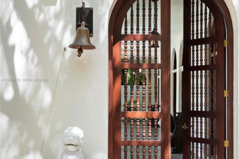 Villa ou maison à vendre à Miami, Floride: 6 chambres, 392.23 m2 № 2153027 - photo 4