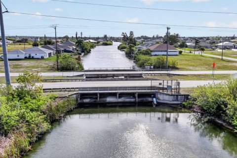 Immobilier commercial à vendre à Cape Coral, Floride № 2158337 - photo 11