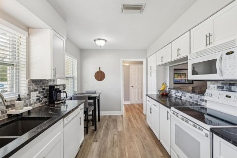 Casa en venta en Largo, Florida, 3 dormitorios, 167.6 m2 № 1823223 - foto 11