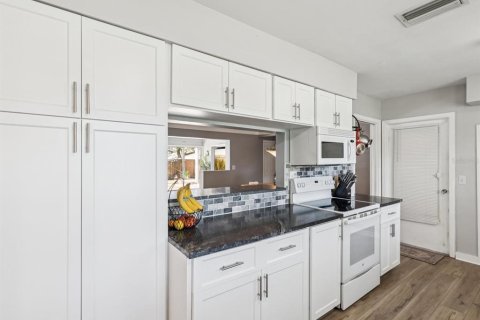 Casa en venta en Largo, Florida, 3 dormitorios, 167.6 m2 № 1823223 - foto 12
