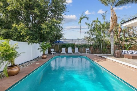 Casa en venta en Largo, Florida, 3 dormitorios, 167.6 m2 № 1823223 - foto 2