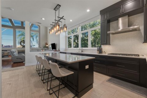 Casa en venta en Tampa, Florida, 5 dormitorios, 335.84 m2 № 2419603 - foto 6