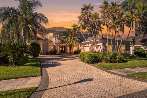 Casa en Tampa, Florida 5 dormitorios, 335.84 m2 № 2419603
