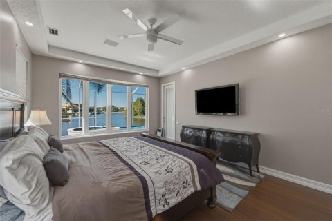Casa en venta en Tampa, Florida, 5 dormitorios, 335.84 m2 № 2419603 - foto 19