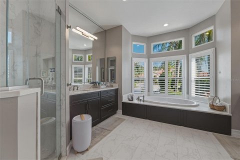 Casa en venta en Tampa, Florida, 5 dormitorios, 335.84 m2 № 2419603 - foto 22