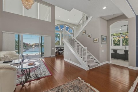 Casa en venta en Tampa, Florida, 5 dormitorios, 335.84 m2 № 2419603 - foto 3