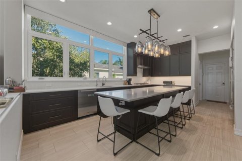 Casa en venta en Tampa, Florida, 5 dormitorios, 335.84 m2 № 2419603 - foto 9