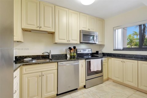 Condo in South Palm Beach, Florida, 2 bedrooms  № 2069103 - photo 10