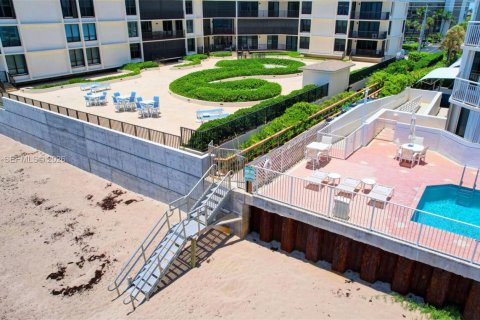 Condo in South Palm Beach, Florida, 2 bedrooms  № 2069103 - photo 30